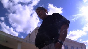 Joe Almanza Estaba en una celda pidiendo ayuda.